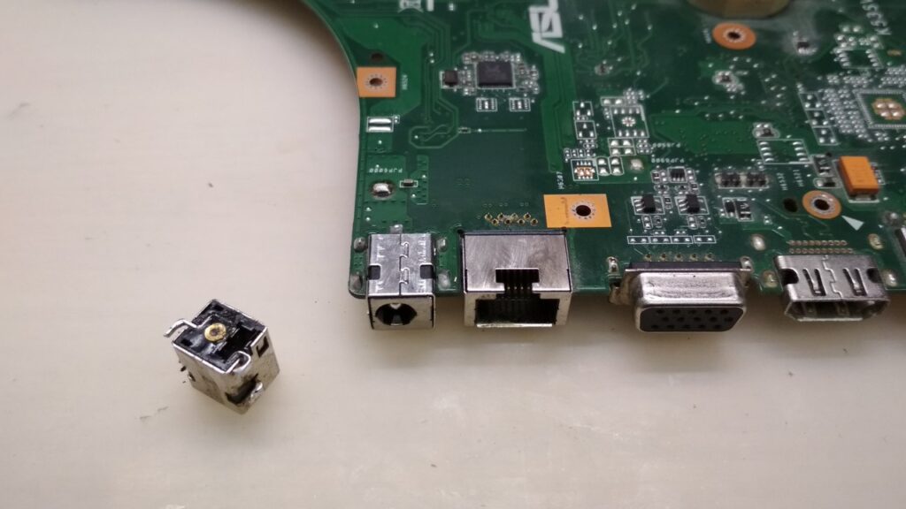 Laptop Şarj Soketi Değişimi