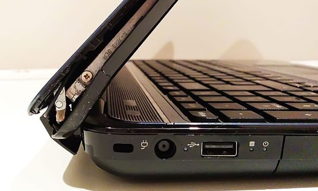 Laptop Menteşe Tamiri